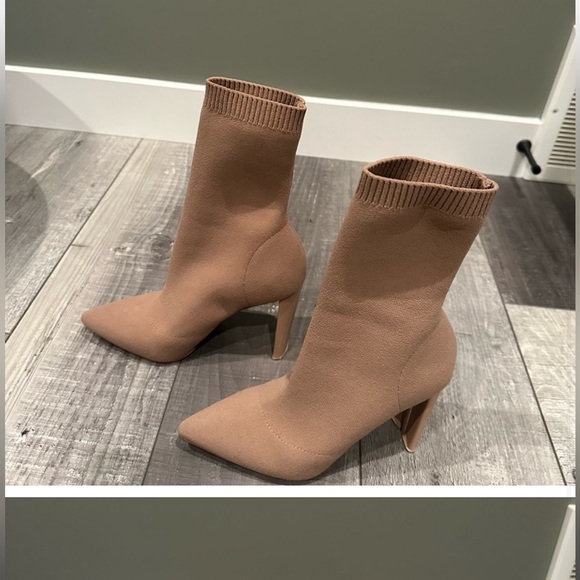 Green bridesmaid/graduation dress. Size 0. Worn once. Dry cleaned - Picture 5 of 8